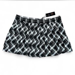NWT dELiA*s Plus Size 1x Black and White Plaid Mini Skirt